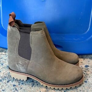 women’s Chaco Fields Chelsea Waterproof Boot size 7